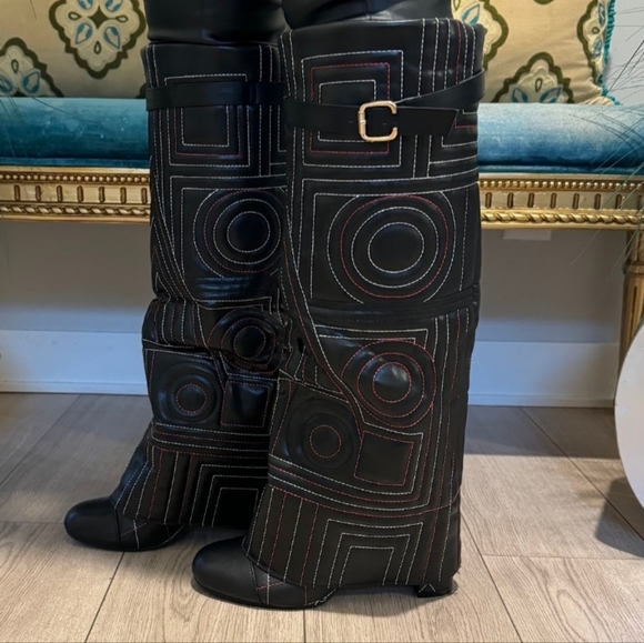 Boots - Picture 5 of 8